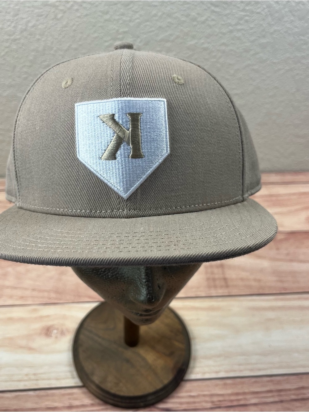 NWT Pitchers Only Backwards K Fitted Hat 7 3/4 Khaki And White Baseball